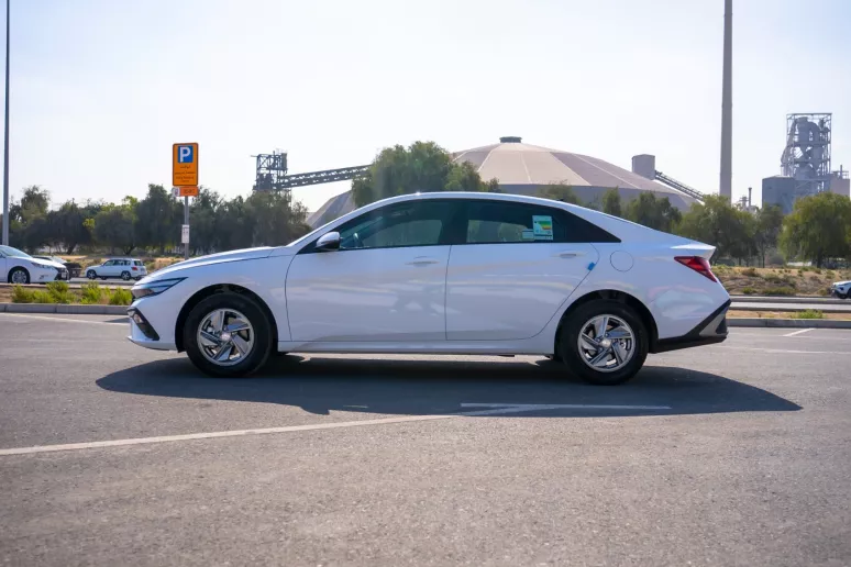 Hyundai Elantra (Белый), 2024 для аренды в Шарджа