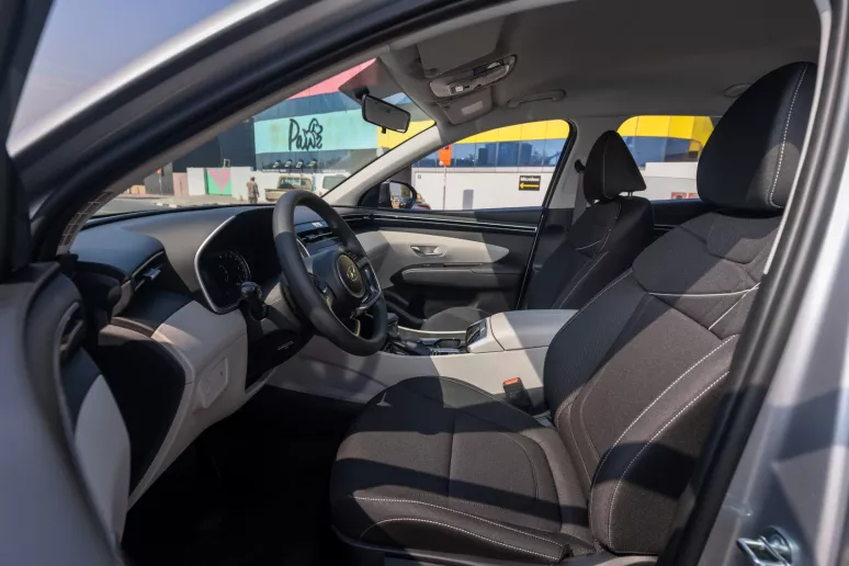 Dubai'de kiralık Hyundai Tucson (G&uuml;m&uuml;ş), 2024