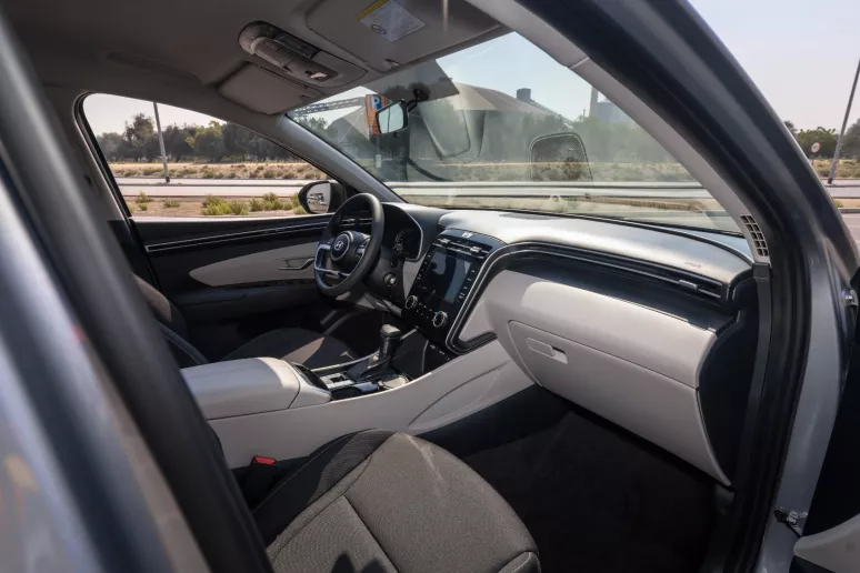 Dubai'de kiralık Hyundai Tucson (G&uuml;m&uuml;ş), 2024