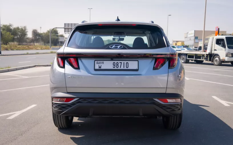 Dubai'de kiralık Hyundai Tucson (G&uuml;m&uuml;ş), 2024