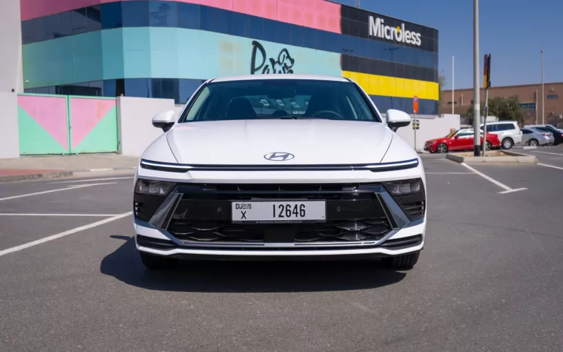 Res&uuml;'l-Hayme'de kiralık Hyundai Sonata (Beyaz), 2024