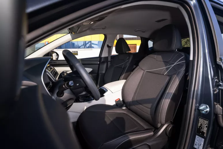 Hyundai Tucson (Negro), 2024 para alquiler en Dub&aacute;i