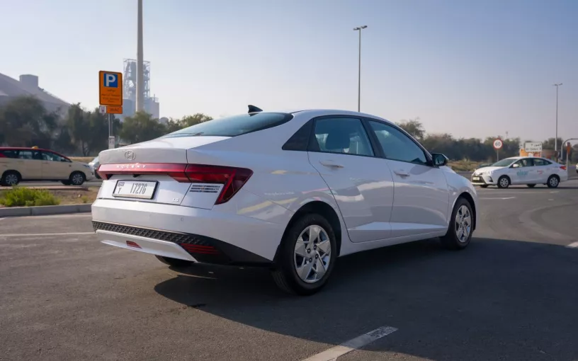 Dubai'de kiralık Hyundai Accent (Beyaz), 2024