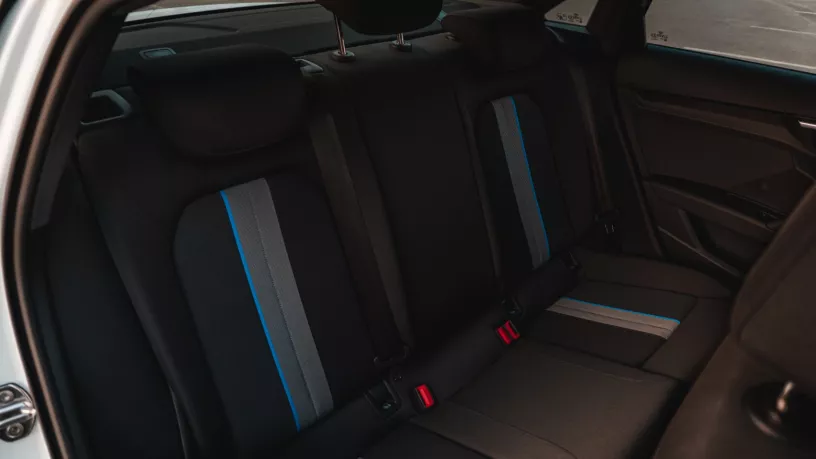 Abu Dabi'de kiralık Audi A3 (Beyaz), 2023