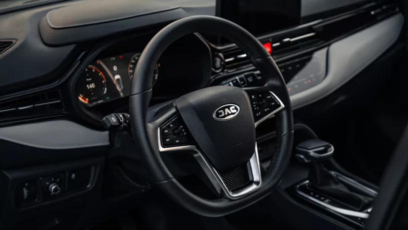 JAC JS4 (Negro), 2023 para alquiler en Abu Dhabi