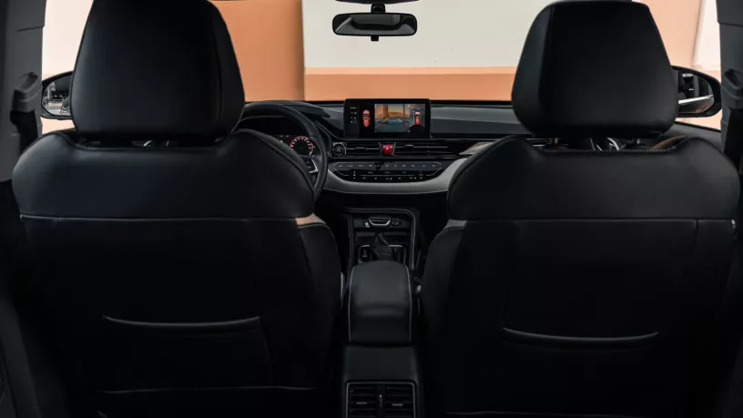 JAC JS4 (Negro), 2023 para alquiler en Abu Dhabi