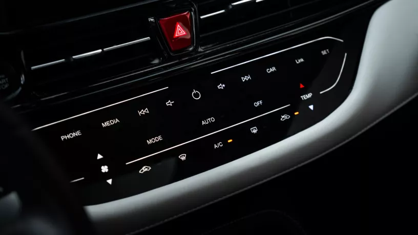 JAC JS4 (Negro), 2023 para alquiler en Abu Dhabi