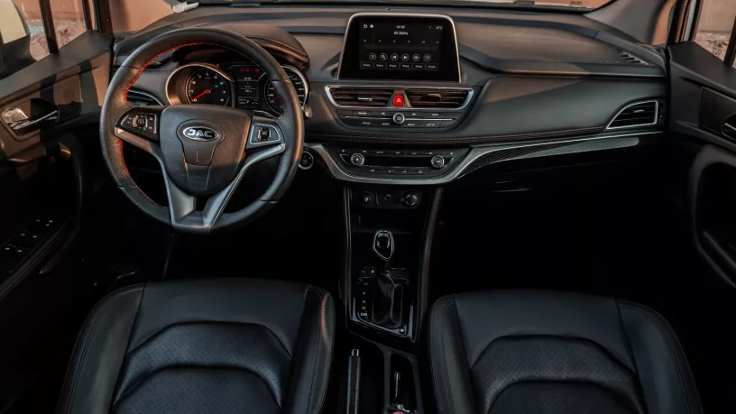 JAC S3 (Blanco), 2023 para alquiler en Abu Dhabi