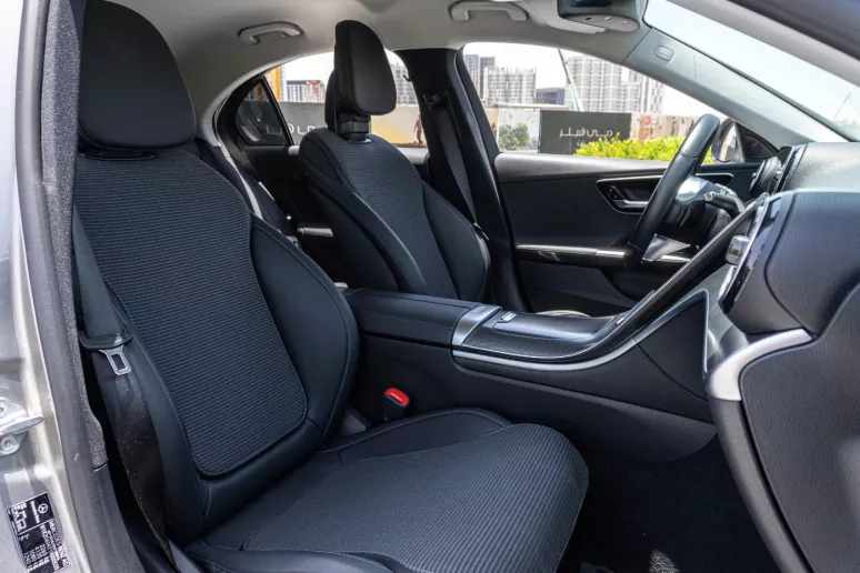 Dubai'de kiralık Mercedes C200 (G&uuml;m&uuml;ş), 2022