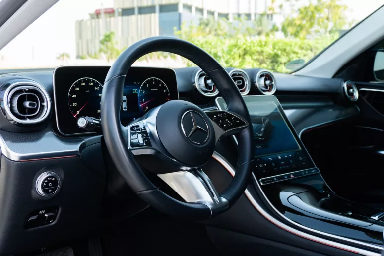 Mercedes C200 (Белый), 2022 для аренды в Рас-эль-Хайме