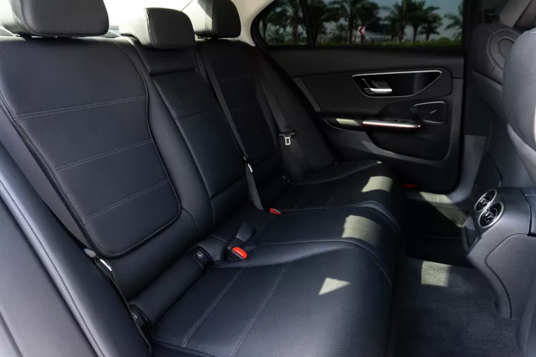 Mercedes C200 (Белый), 2022 для аренды в Рас-эль-Хайме
