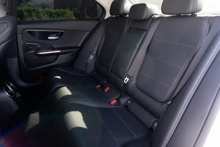 Mercedes C200 (Белый), 2022 для аренды в Рас-эль-Хайме