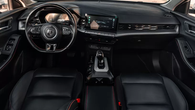 MG GT (Blanco), 2023 para alquiler en Abu Dhabi