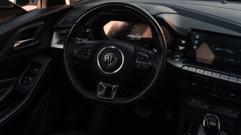 MG GT (Blanco), 2023 para alquiler en Abu Dhabi