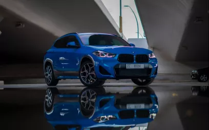 BMW X2 (Azul), 2022 para alquiler en Abu Dhabi