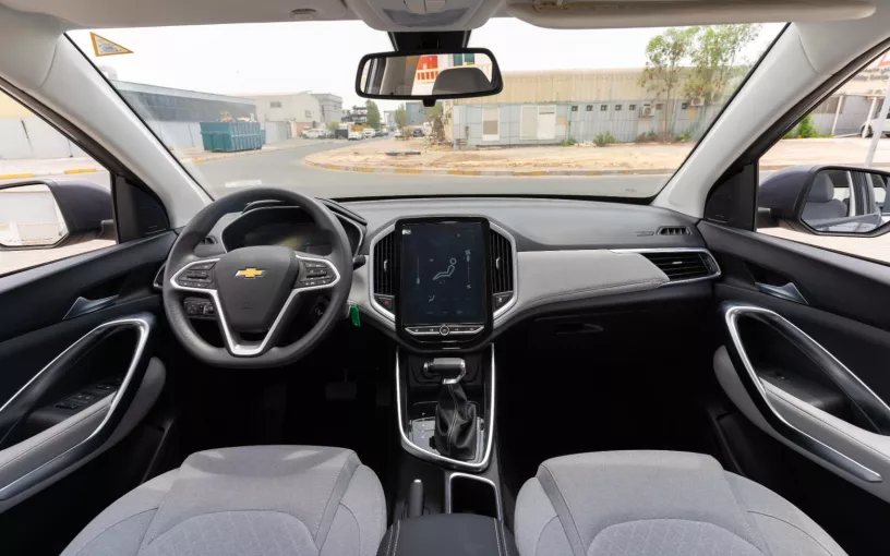 Res&uuml;'l-Hayme'de kiralık Chevrolet Captiva (G&uuml;m&uuml;ş), 2024