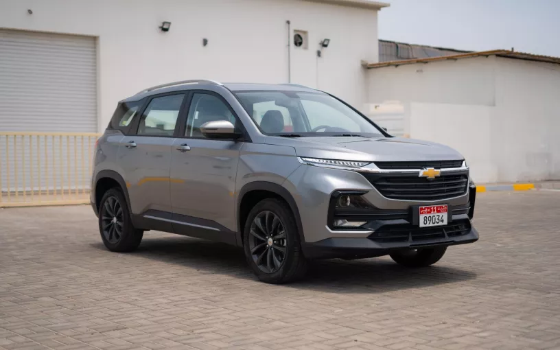 Res&uuml;'l-Hayme'de kiralık Chevrolet Captiva (G&uuml;m&uuml;ş), 2024