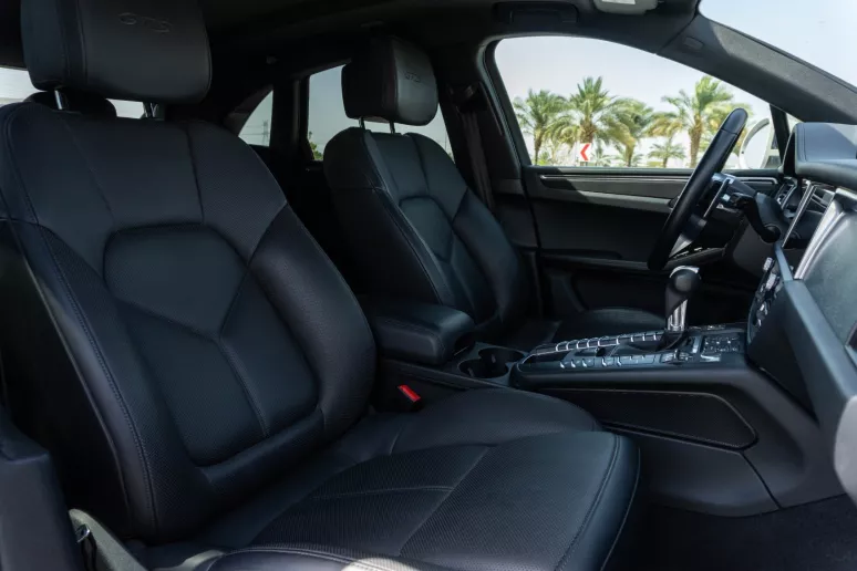 Şarika'de kiralık Porsche Macan (Gri), 2021