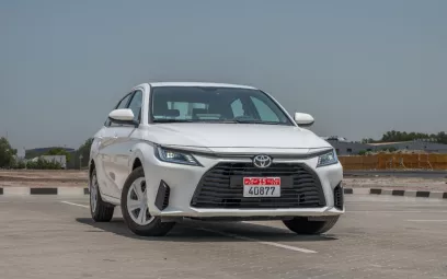 Toyota Yaris (Wei&szlig;), 2024 zur Miete in Dubai
