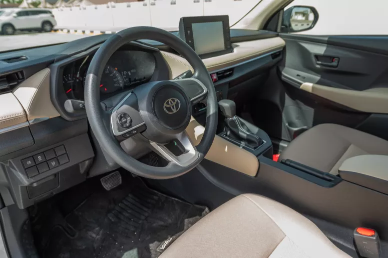 Toyota Yaris (Bianca), 2024 in affitto a Dubai