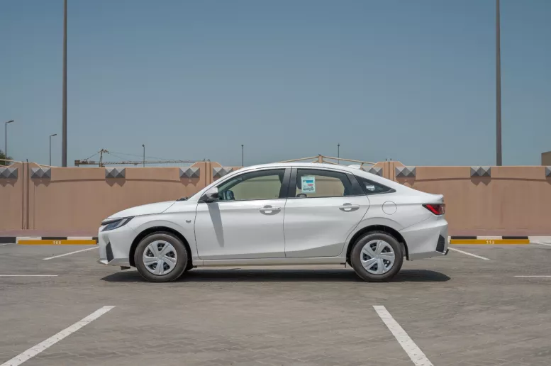 Toyota Yaris (Bianca), 2024 in affitto a Dubai