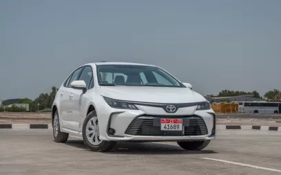 Toyota Corolla (Wei&szlig;), 2024 zur Miete in Dubai