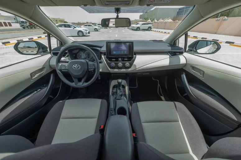 Toyota Corolla (Blanco), 2024 para alquiler en Ras Al Khaimah