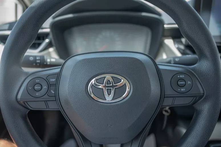 Toyota Corolla (Blanco), 2024 para alquiler en Ras Al Khaimah