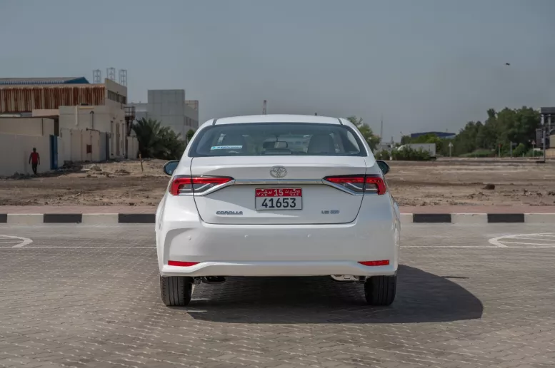 Toyota Corolla (Blanco), 2024 para alquiler en Ras Al Khaimah