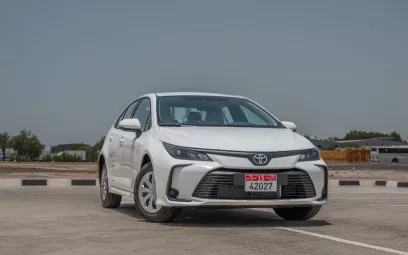 Toyota Corolla (Wei&szlig;), 2024 zur Miete in Dubai