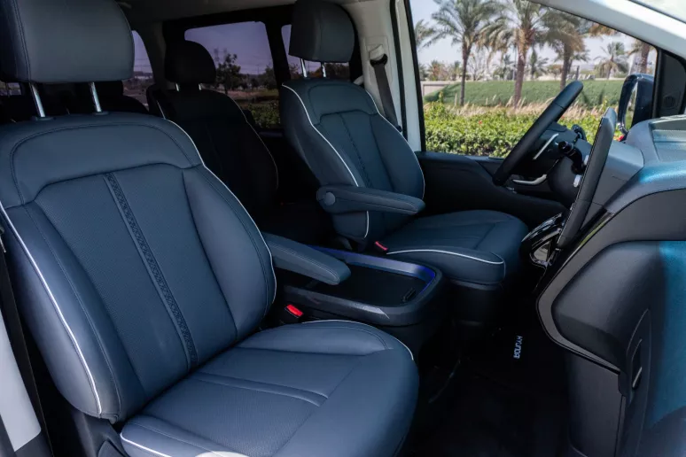 Hyundai Staria S9 (Белый), 2024 для аренды в Абу-Даби