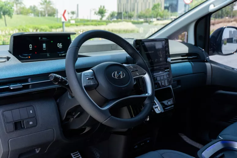 Hyundai Staria S9 (Белый), 2024 для аренды в Абу-Даби