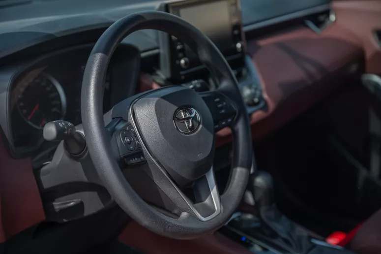 在迪拜 租 丰田Corolla Cross (白色), 2024