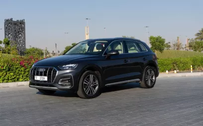 Audi Q5 (Gris), 2024 para alquiler en Dub&aacute;i