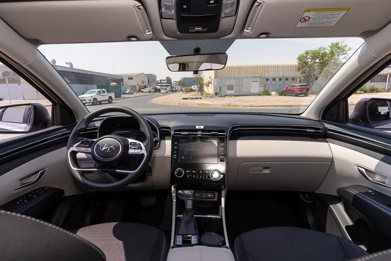 Hyundai Tucson (Plata), 2024 para alquiler en Dub&aacute;i