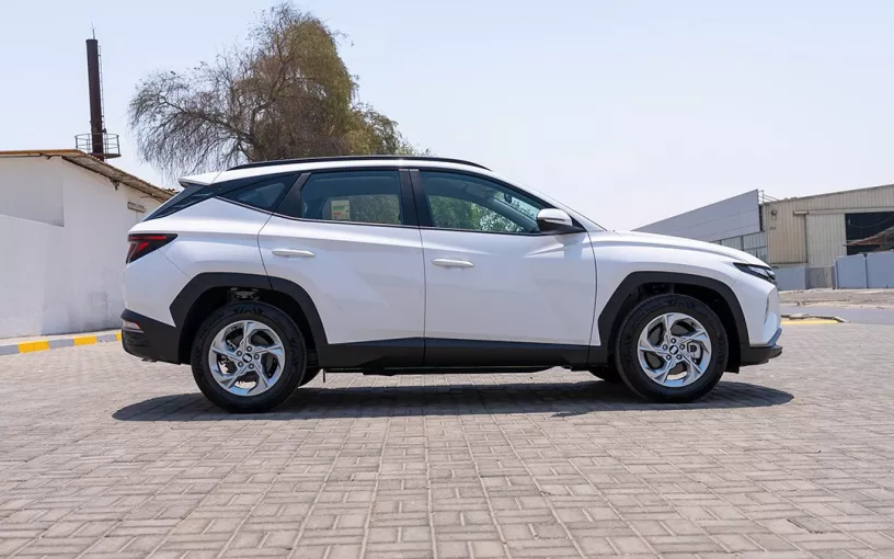 Hyundai Tucson (Blanco), 2024 para alquiler en Dub&aacute;i