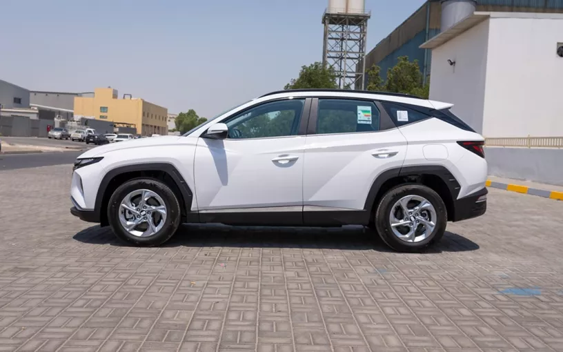 Hyundai Tucson (Blanco), 2024 para alquiler en Dub&aacute;i