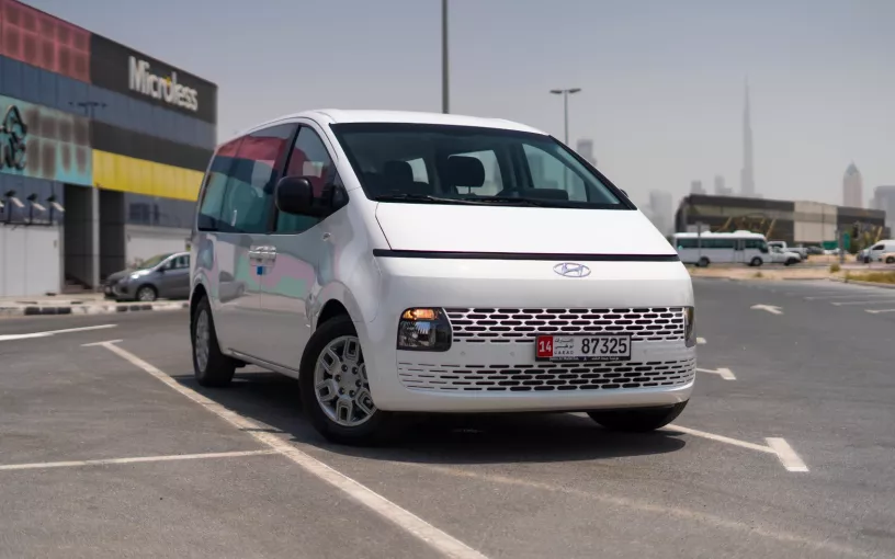 Dubai'de kiralık Hyundai Staria (Beyaz), 2024