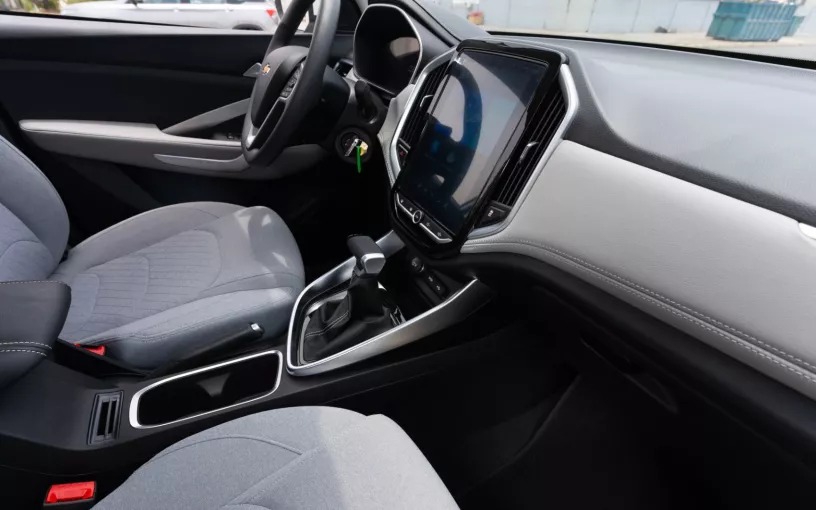 Chevrolet Captiva (Bianca), 2024 in affitto a Dubai
