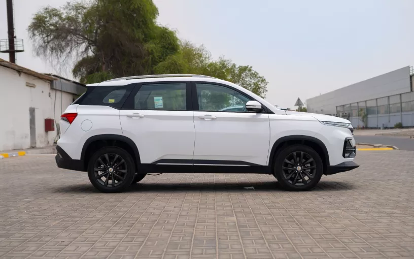Chevrolet Captiva (Bianca), 2024 in affitto a Dubai