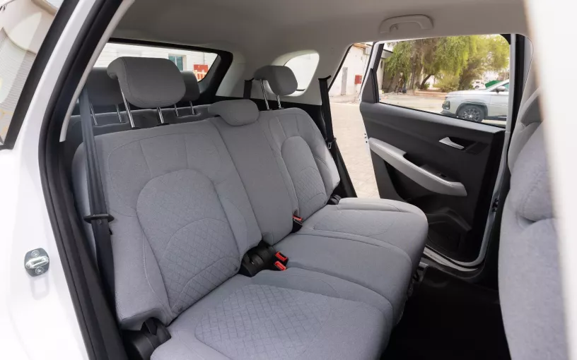Chevrolet Captiva (Bianca), 2024 in affitto a Dubai