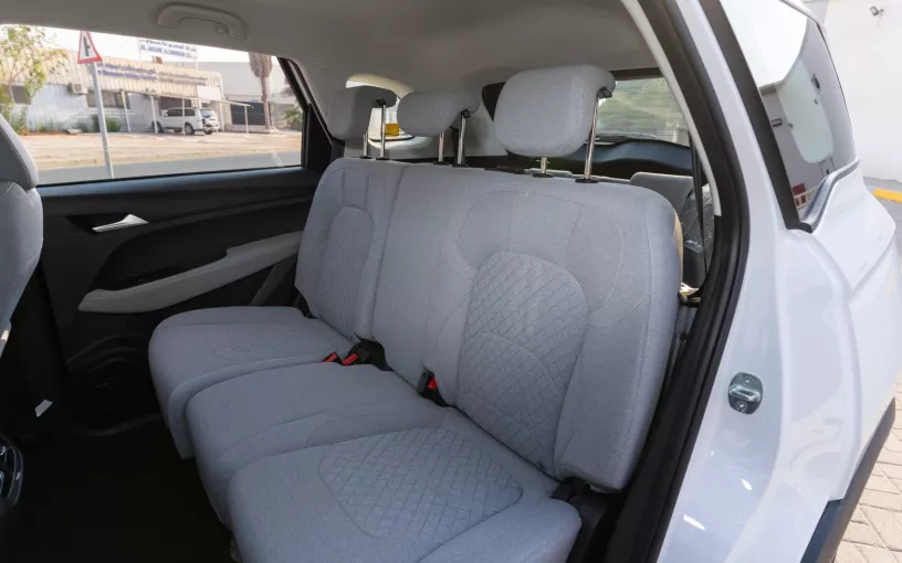 Chevrolet Captiva (Wei&szlig;), 2024  zur Miete in Dubai