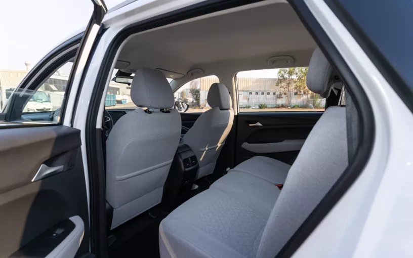 Chevrolet Captiva (Wei&szlig;), 2024  zur Miete in Dubai