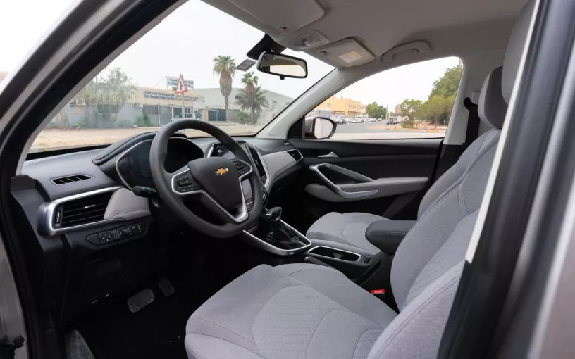Chevrolet Captiva (Argento), 2024 in affitto a Dubai