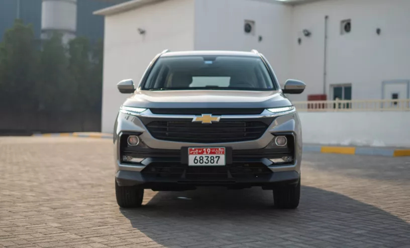 Chevrolet Captiva (Silber), 2024  zur Miete in Dubai