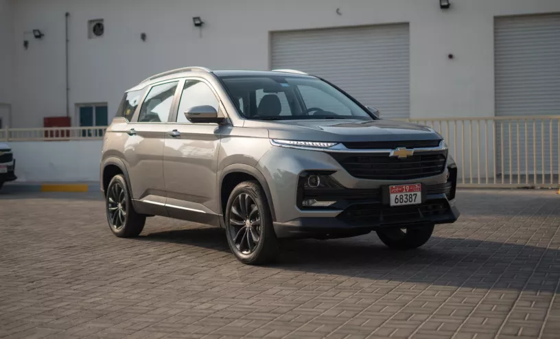 Chevrolet Captiva (Silber), 2024  zur Miete in Dubai