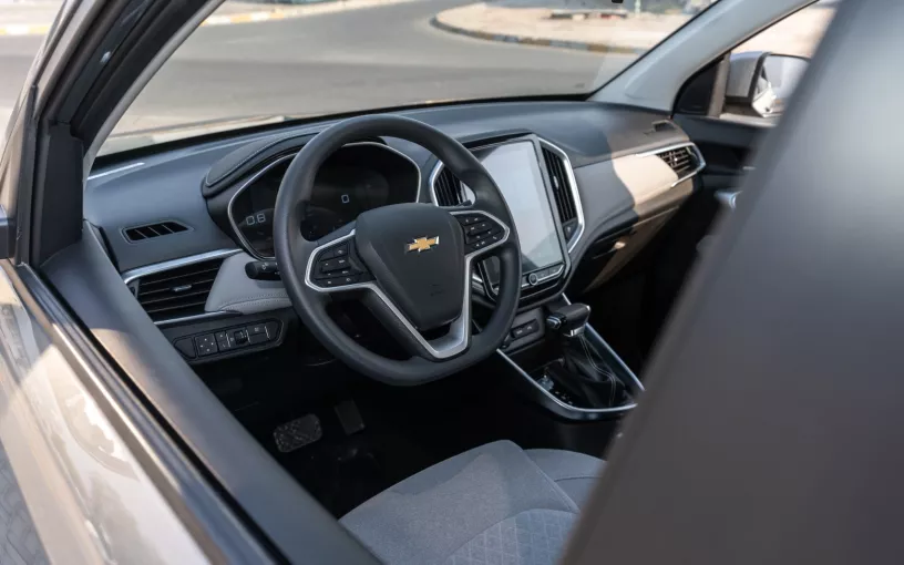 Chevrolet Captiva (Silber), 2024  zur Miete in Dubai