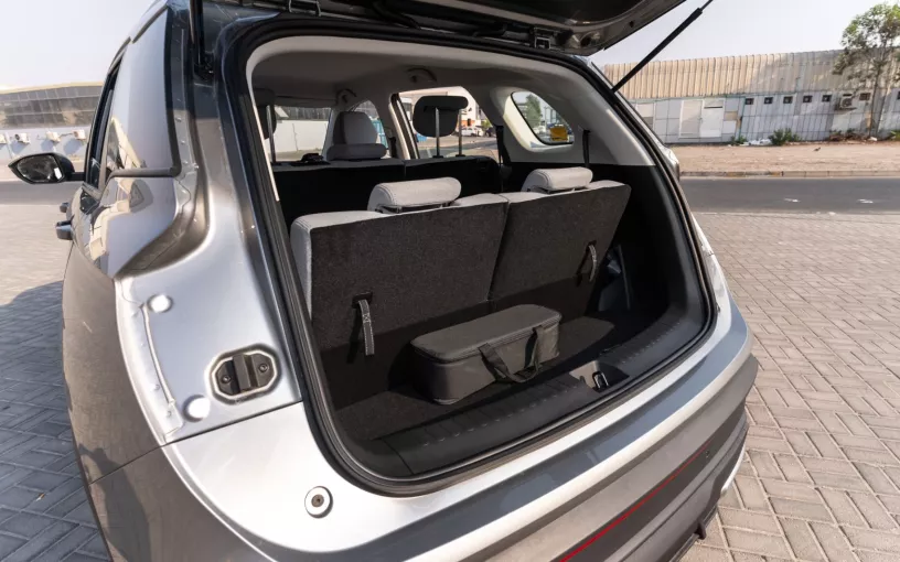 Chevrolet Captiva (Silber), 2024  zur Miete in Dubai