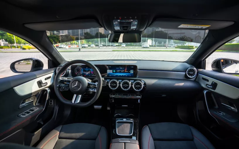Dubai'de kiralık Mercedes A200 (Beyaz), 2025