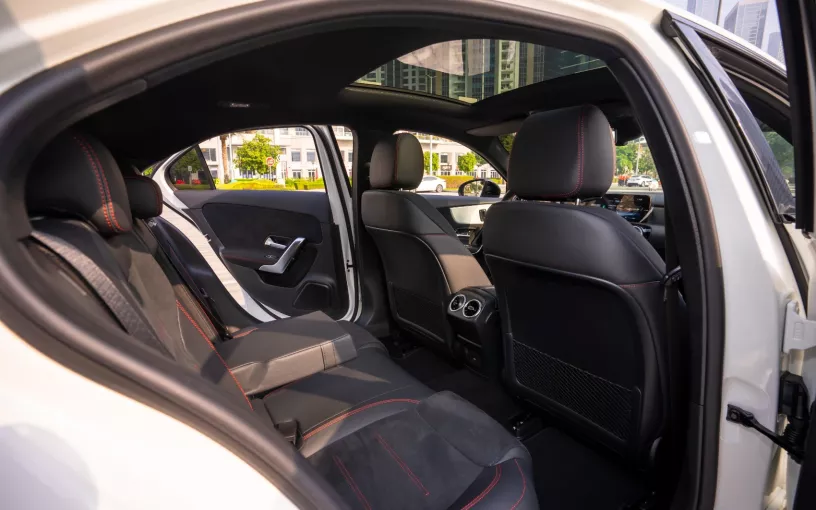 Dubai'de kiralık Mercedes A200 (Beyaz), 2025